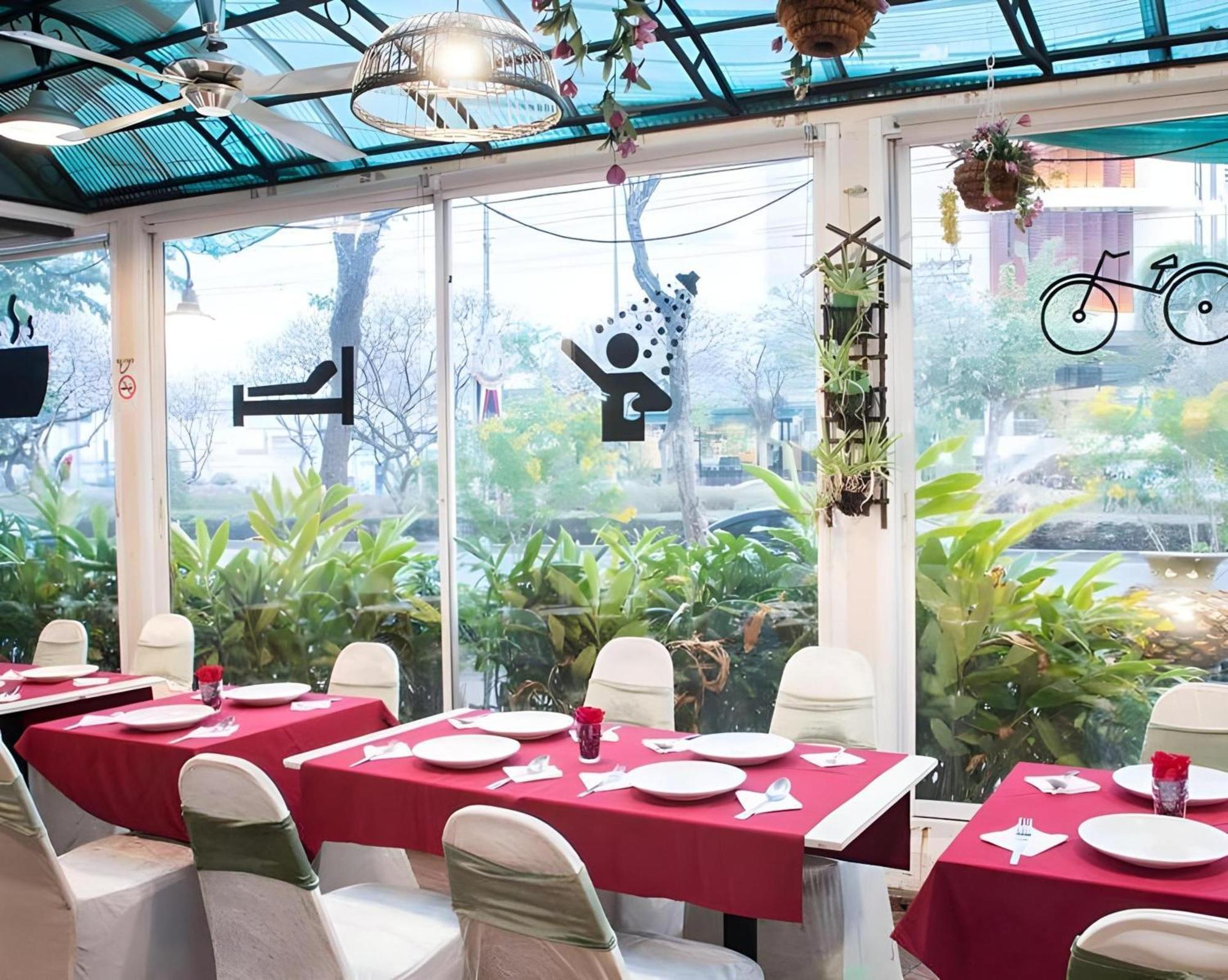 Howard Square Boutique Hotel Bangkok Extérieur photo